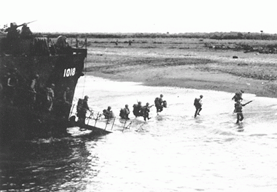 USS LCI(L)-1018 disembarking her troops at Mindoro during the Luzon campaign, 12 to 18 December 1944.